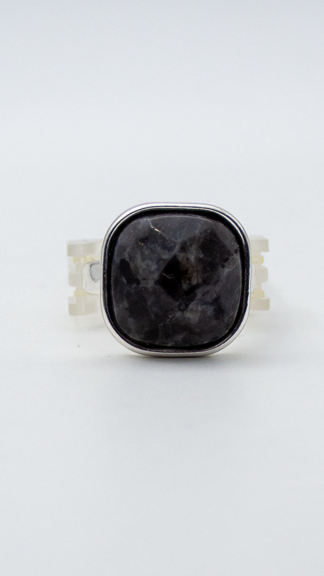 انگشتر زنانه برند آی ام